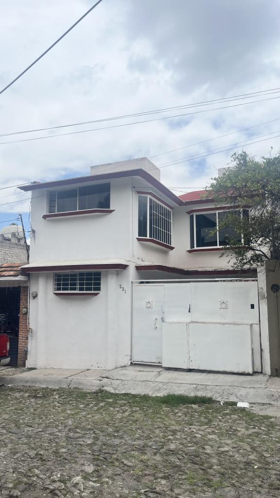 Casa de 4 recámaras col. Azteca. 