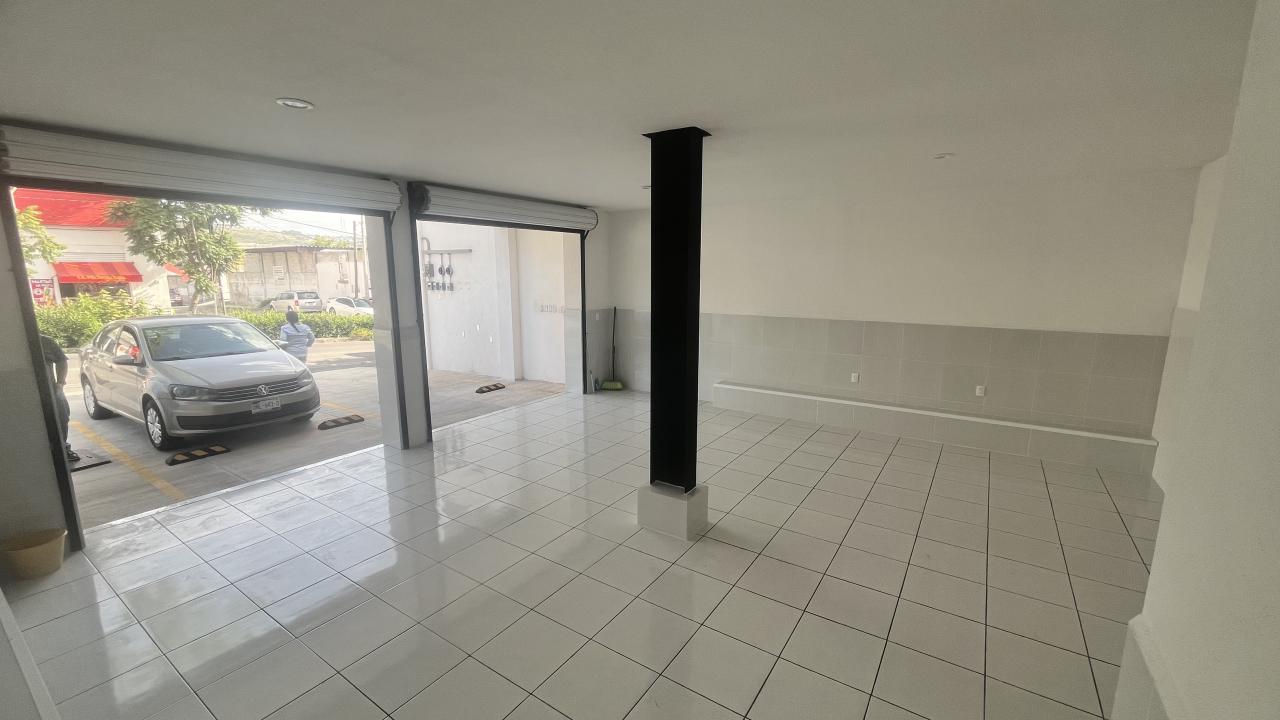 LOCAL COMERCIAL NUEVO EN RENTA | BOSQUES DEL CIMATARIO