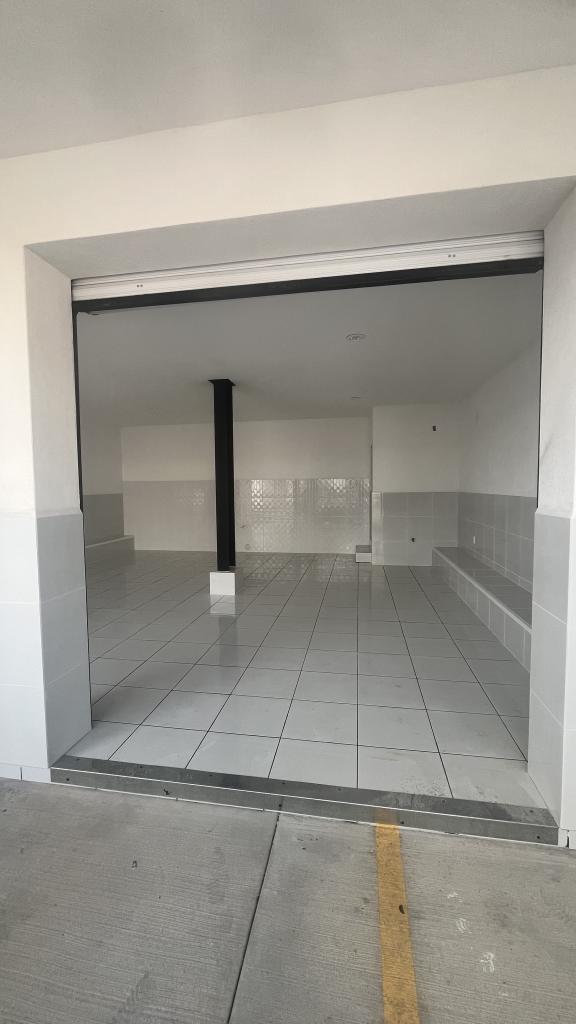 LOCAL COMERCIAL NUEVO EN RENTA | BOSQUES DEL CIMATARIO